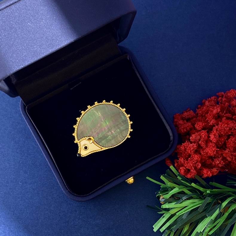 Van Cleef & Arpels brooch 121078