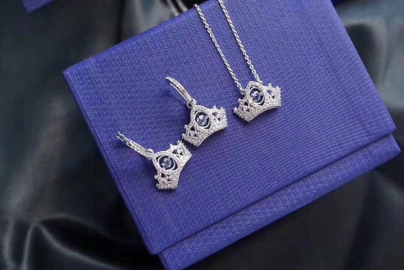 Swarovski Suits 03lyr01