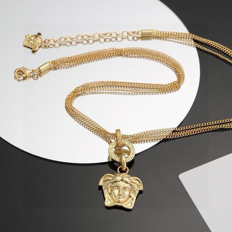 Versace necklace 11yxx02
