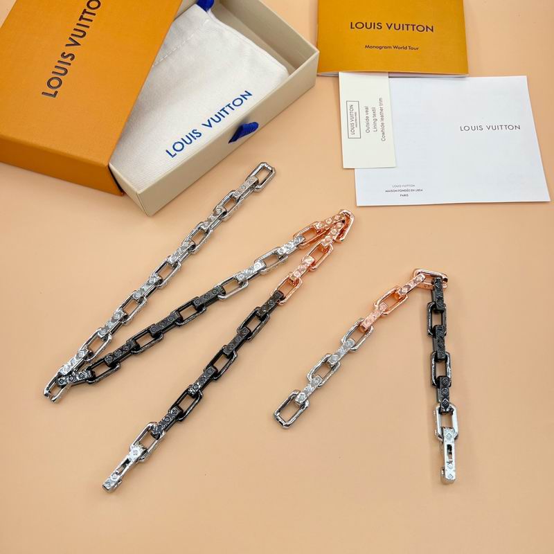 LV Suits 01yxx25