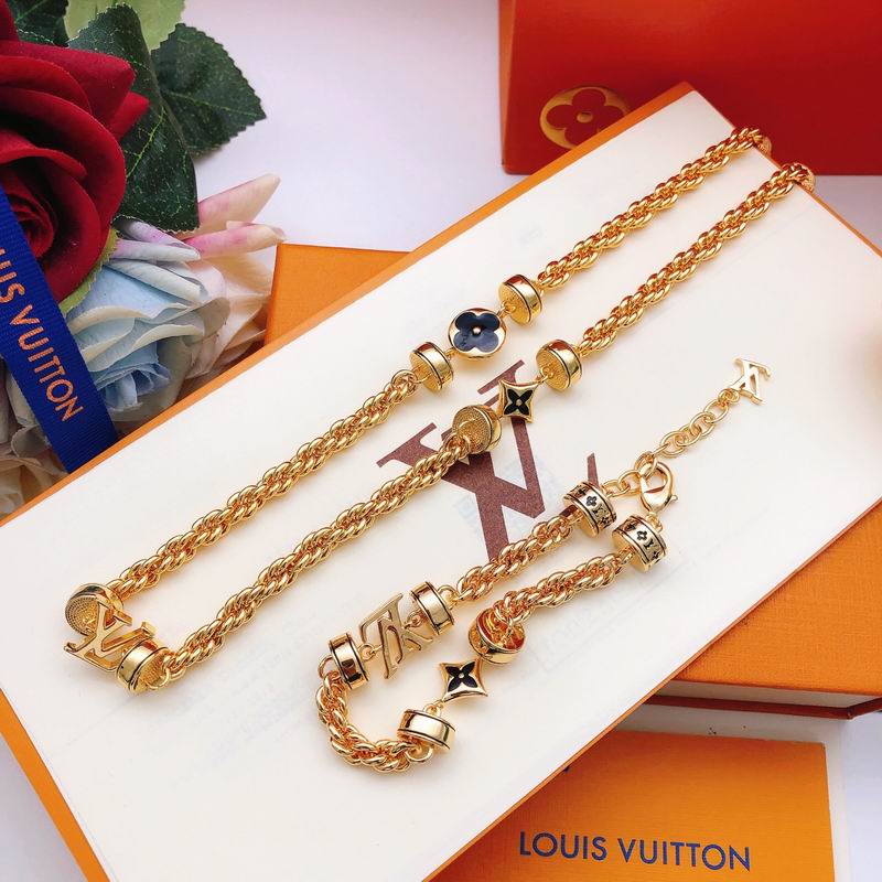 LV Suits 01yxx28