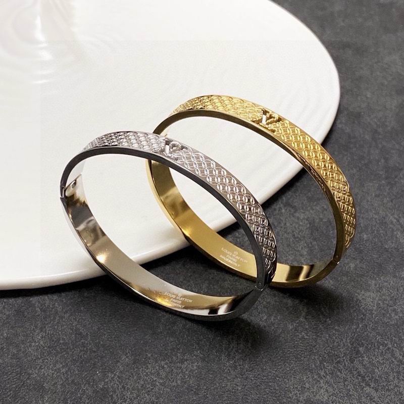 Lv Bracelet 02yxs08