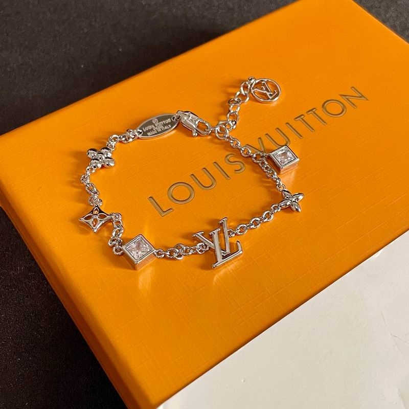 LV Bracelet 04yxs400