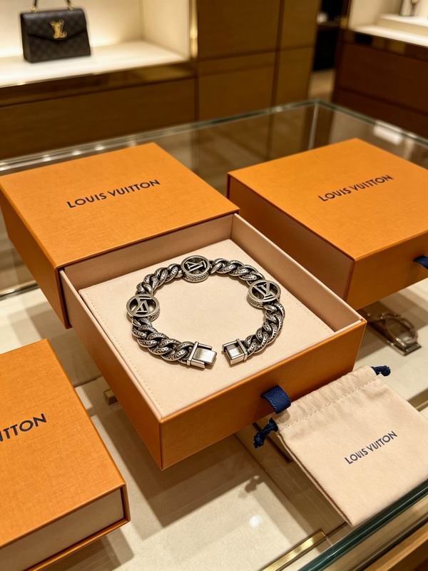 LV Bracelet 04yxs401