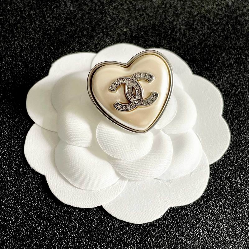 Chanel Brooch 02yxs17
