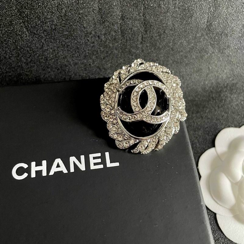 Chanel Brooch 03yxs85