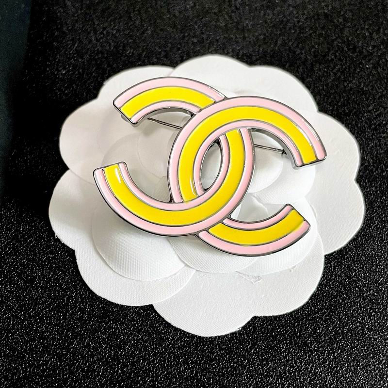 Chanel Brooch 03yxs153