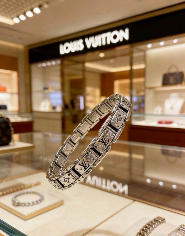 LV Bracelet 07yxs69