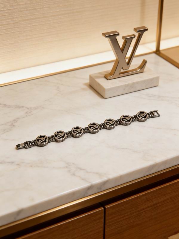 LV Bracelet 08yxs18