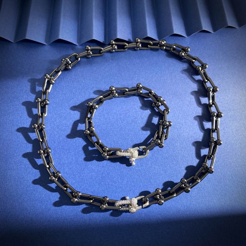 Tiffany suits 07yxs01