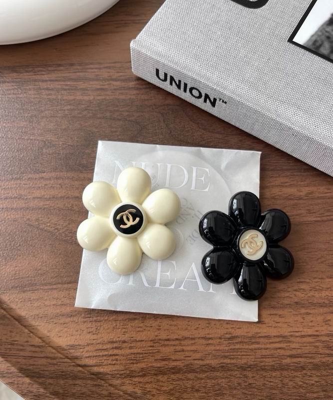 Chanel Brooch 07yxs13