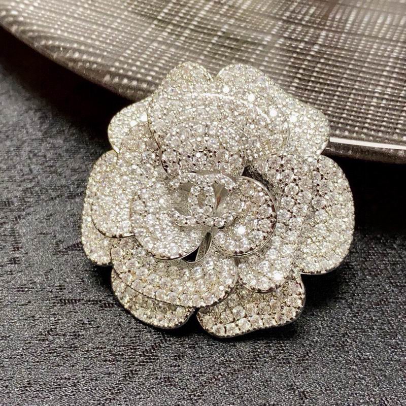 Chanel Brooch 07yxs40