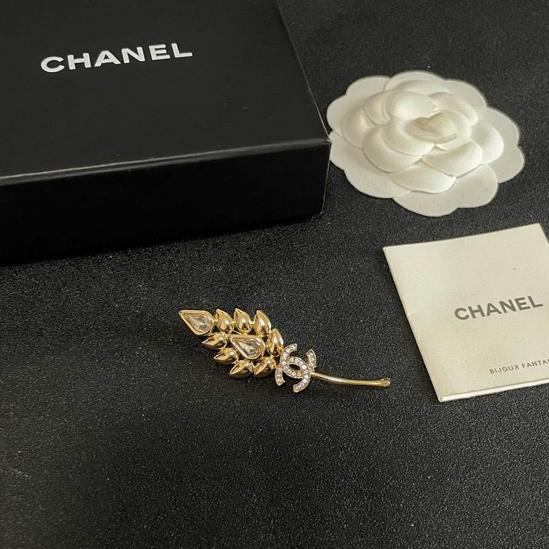 Chanel Brooch 07yxs46