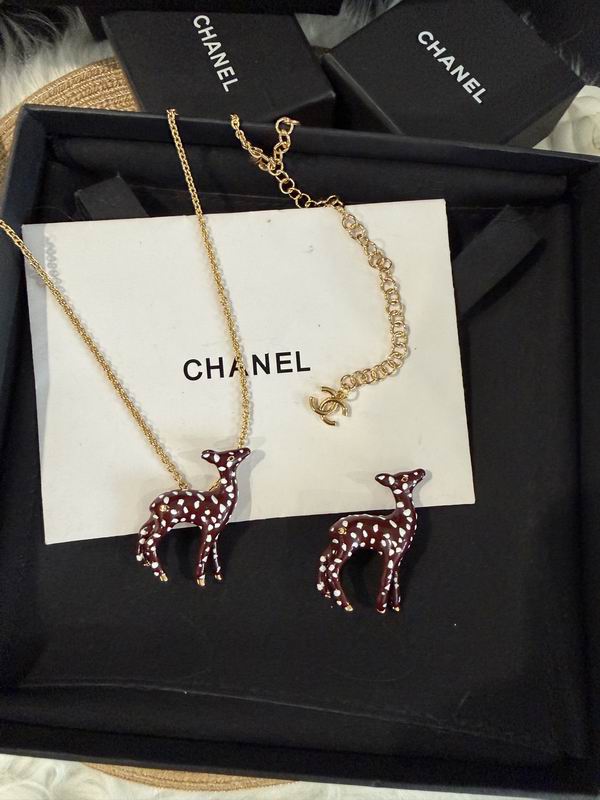 Chanel Suits 08yxs03