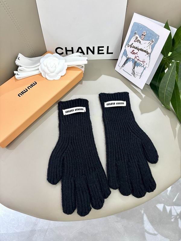 Miumiu gloves hm09