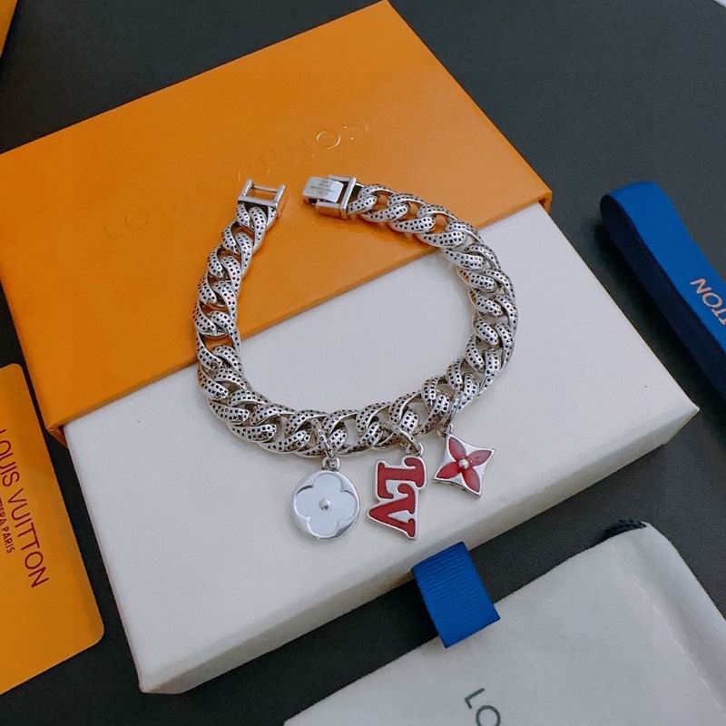 LV Bracelet 09yxs71