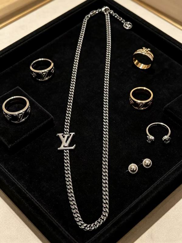 LV Necklace 09yxs74