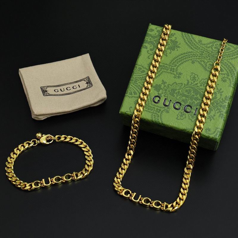 Gucci Suits 09yxs08