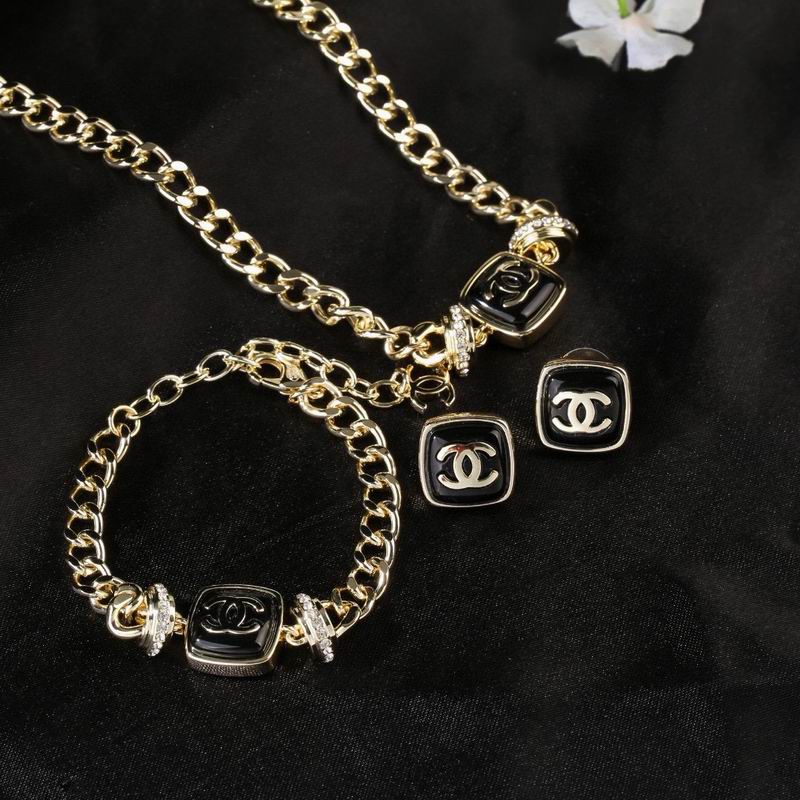 Chanel Suits 09yxs04
