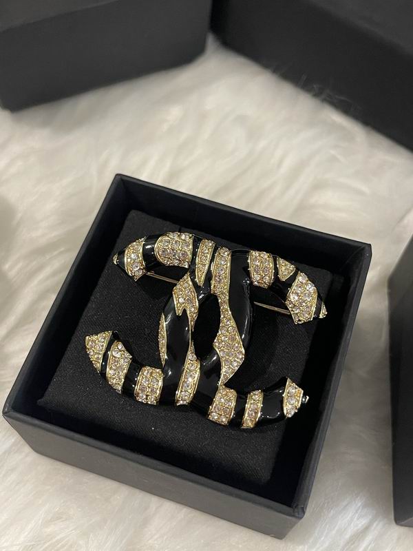 Chanel Brooch 08yxs11