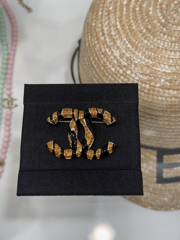 Chanel Brooch 09yxs09