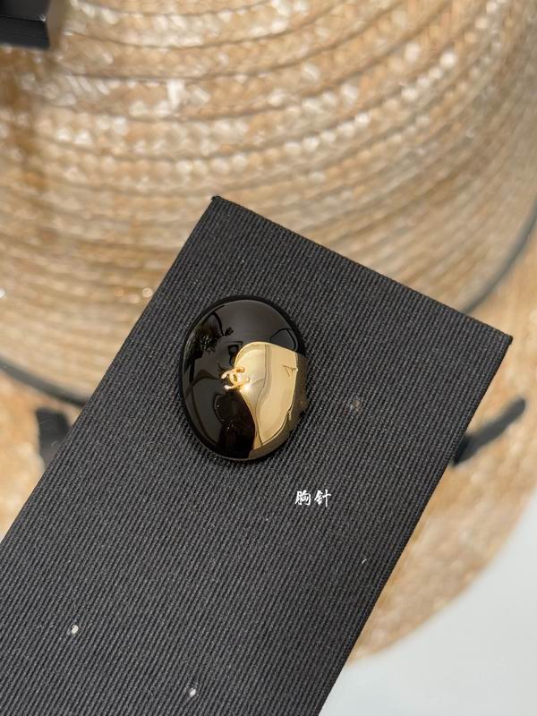 Chanel Brooch 09yxs10