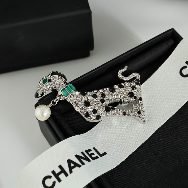 Chanel Brooch 09yxs18