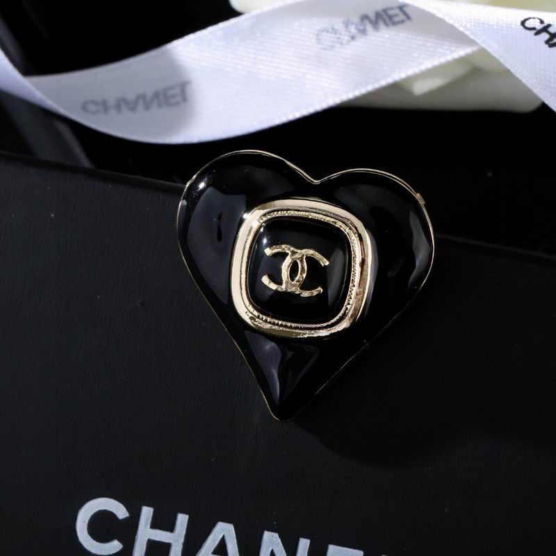 Chanel Brooch 09yxs31