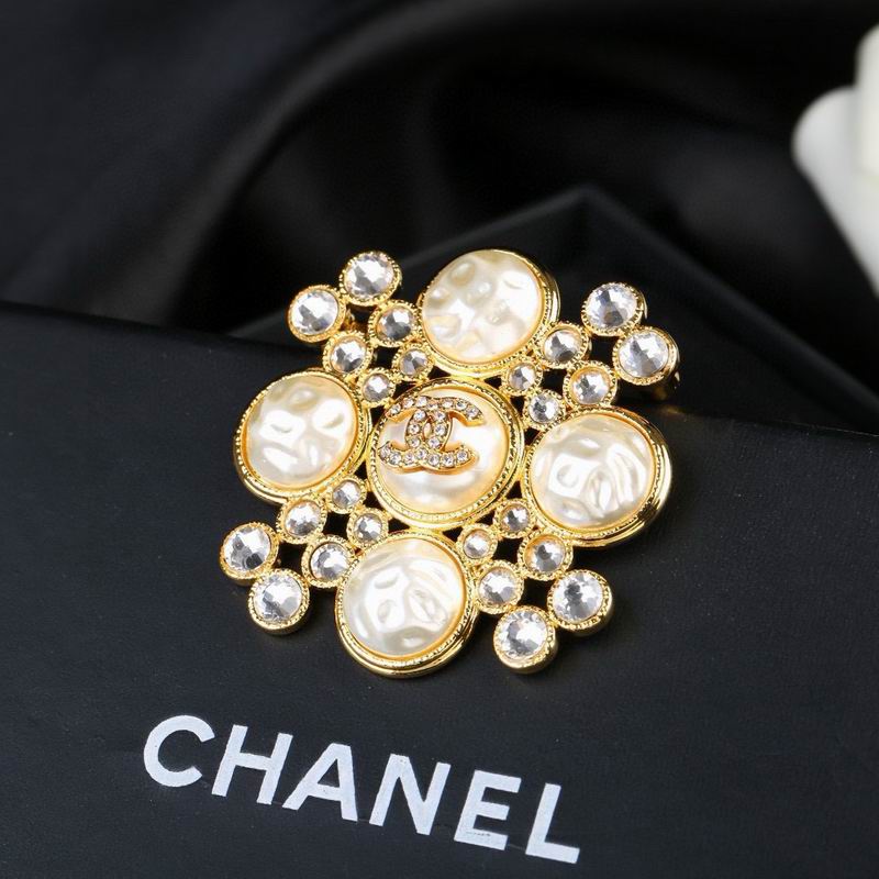 Chanel Brooch 09yxs32
