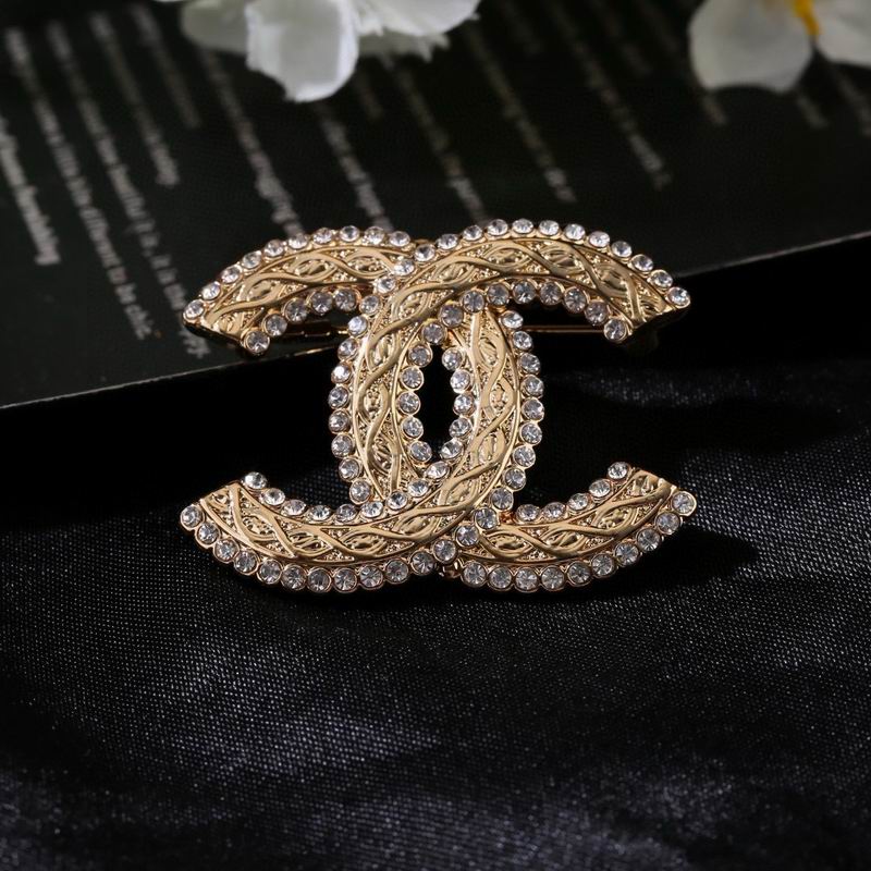 Chanel Brooch 09yxs33