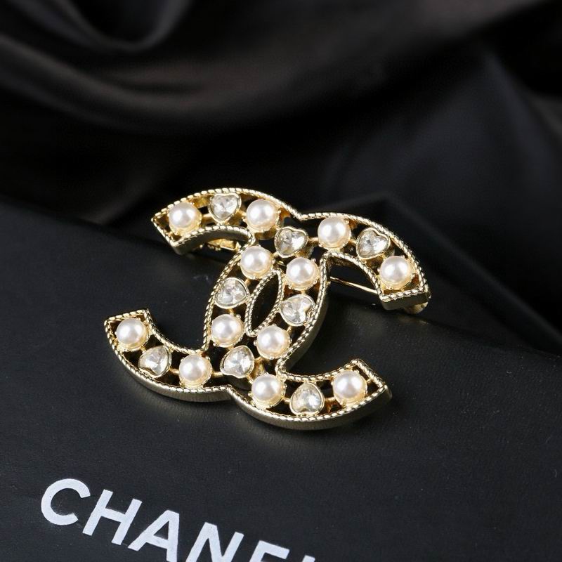 Chanel Brooch 09yxs40