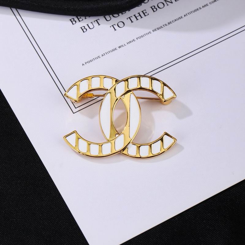 Chanel Brooch 09yxs49