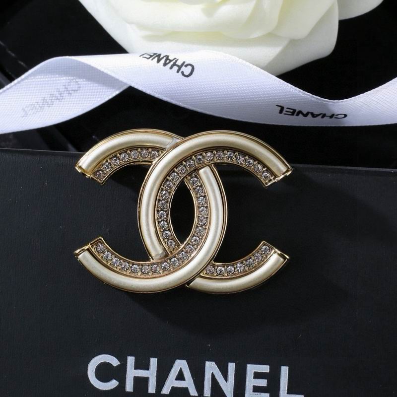 Chanel Brooch 09yxs63