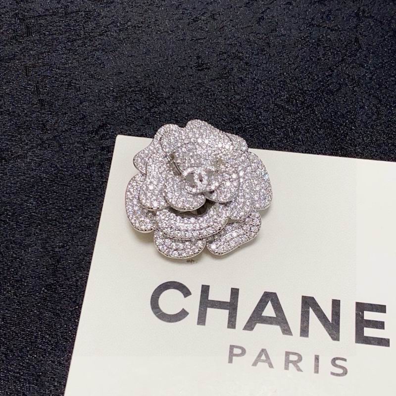 Chanel Brooch 09yxs82
